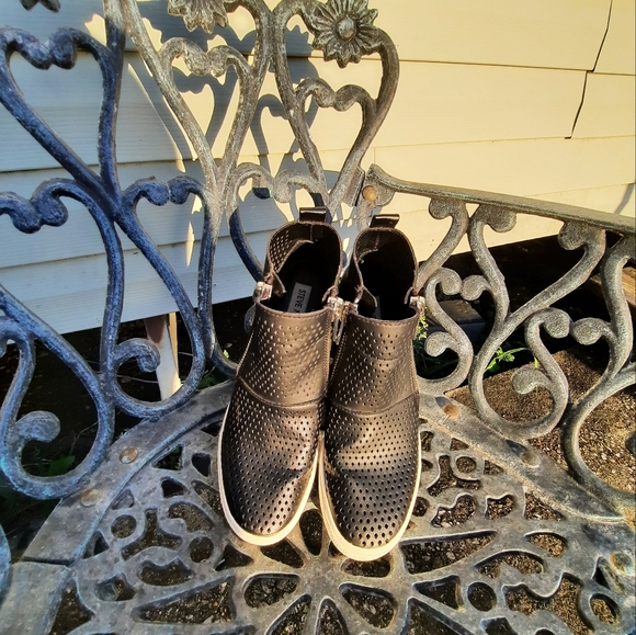 Steve Madden Black Holes Boots Sz - Picture 4 of 11